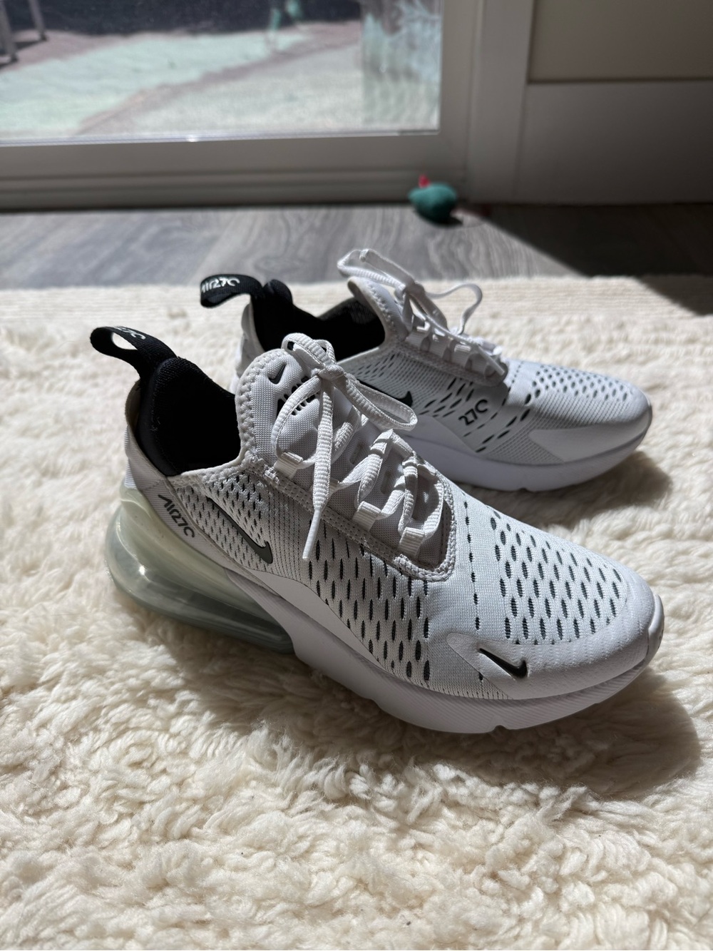 Nike Air Max 270 White/Black Sneakers | Women’s 7